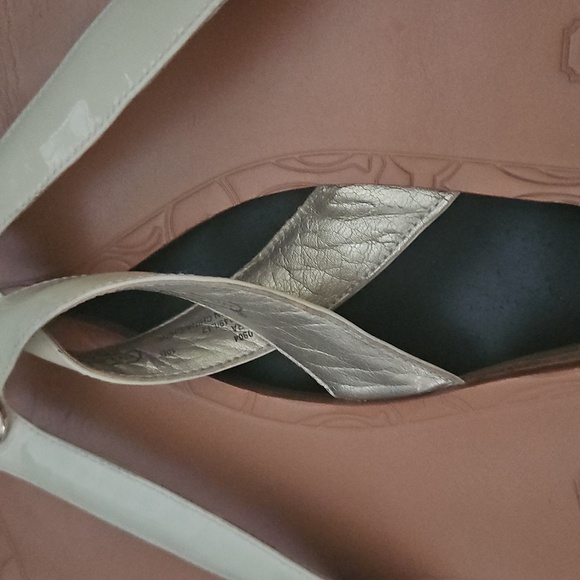 Coach Women's Sz10B Sara Flat Strap Logo Sandals Patent Cream 100% Leather - Picture 7 of 11